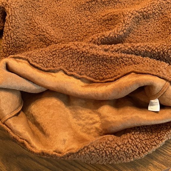 Betsy's Boutique Pull Over Top , Brown, Size Small - Picture 12 of 12